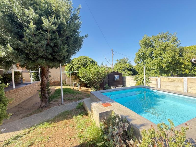 4 Bedroom Property for Sale in Bergzicht Western Cape